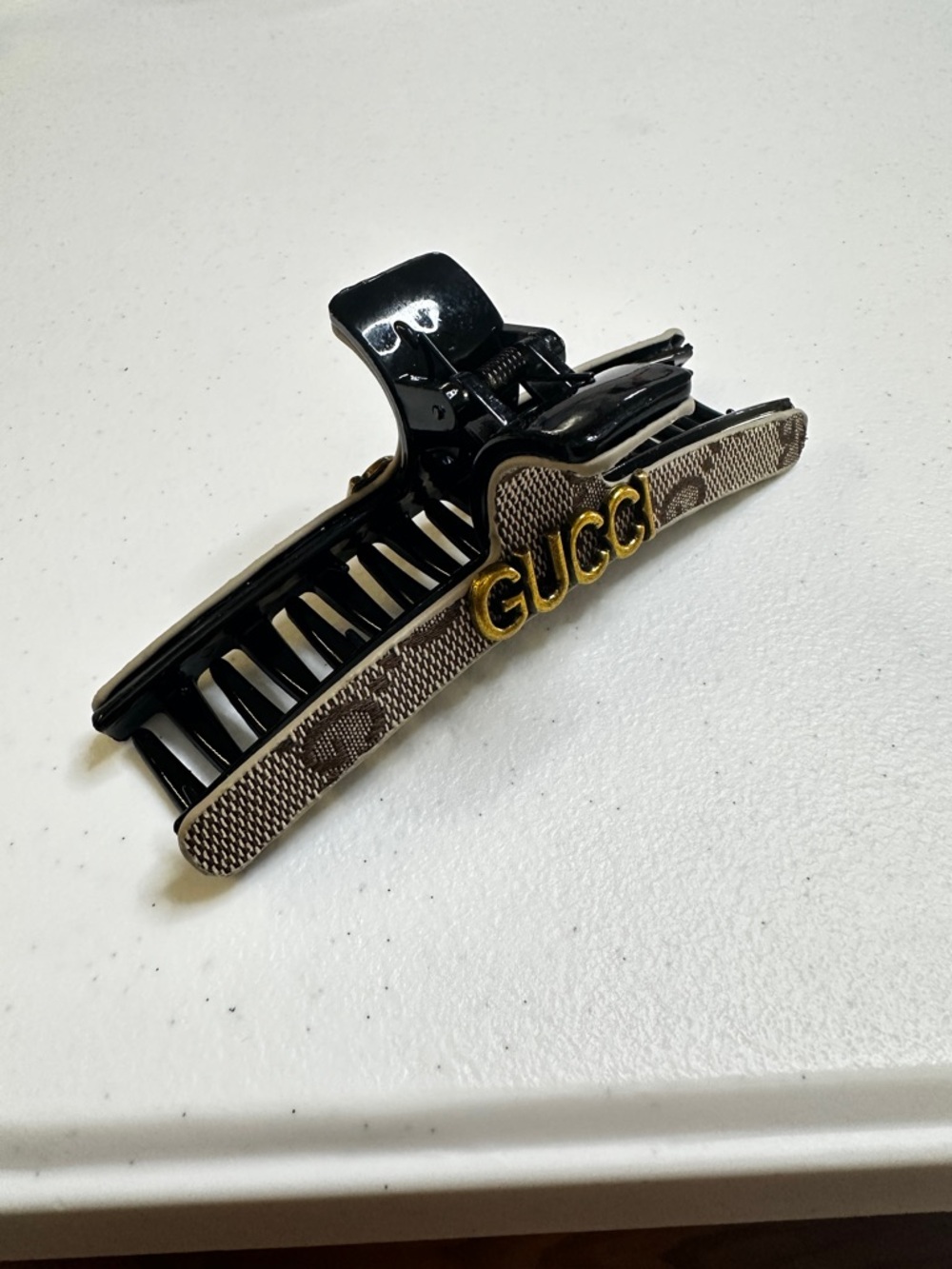 Gucci Brown Monogram Hair Claw with Gold Logo - Picture 5 of 6